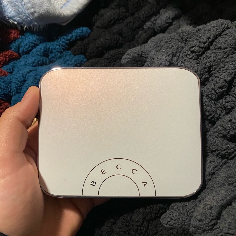 BECCA Pearl glow shimmering eyeshadow pallet